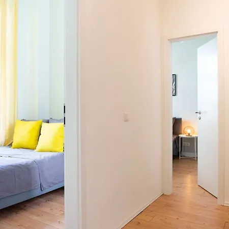 Family In Location * ברלין