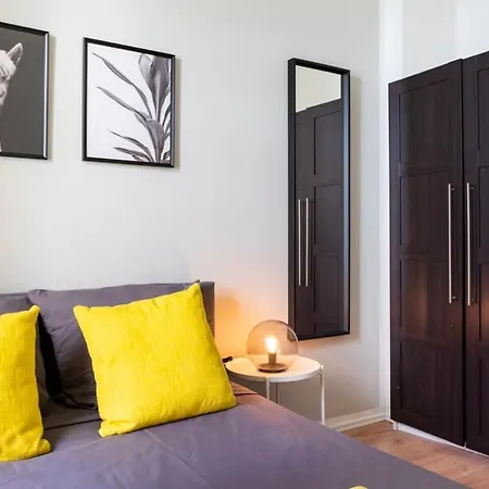 Family In Location Apartment *