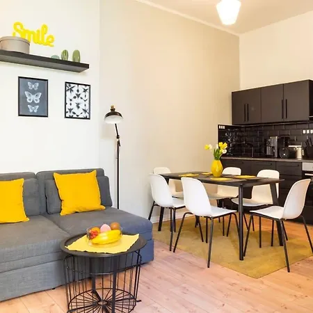 Family In Location Apartment *